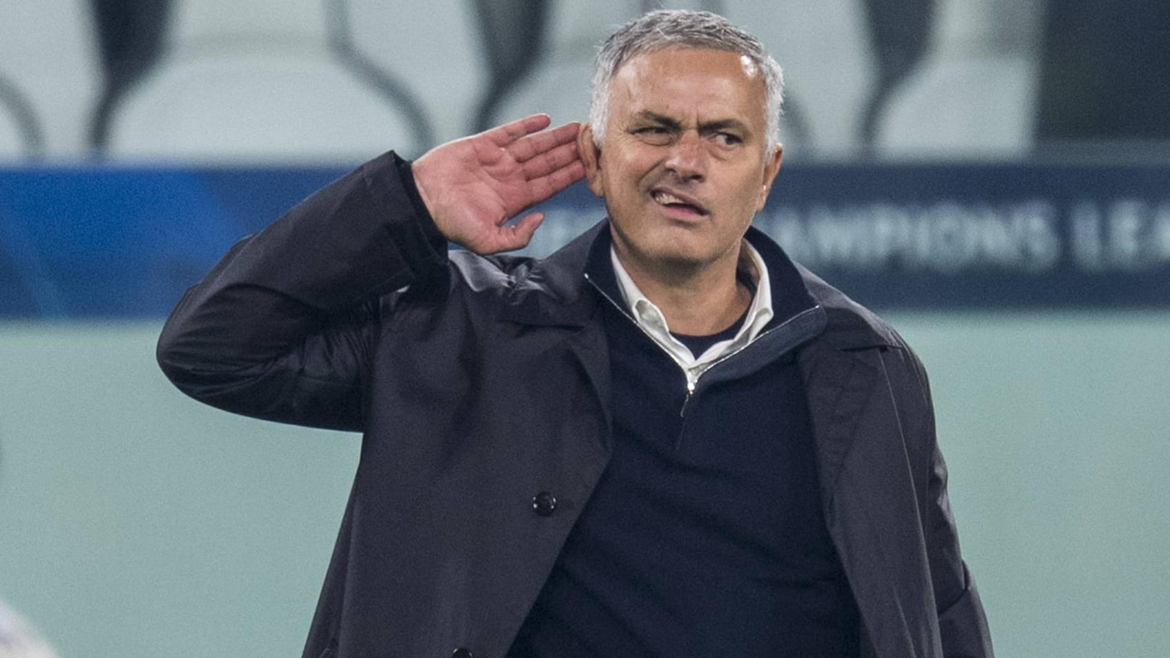 Provokante Geste: United-Trainer José Mourinho nach dem glücklichen Sieg seiner Elf in Turin.