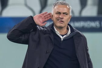 Provokante Geste: United-Trainer José Mourinho nach dem glücklichen Sieg seiner Elf in Turin.