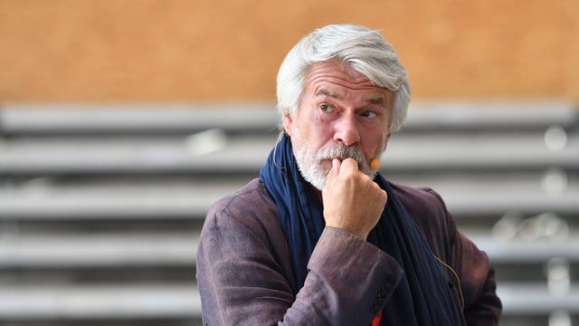 Chris Dercon kam in Berlin mit seinem Konzept für die Volksbühne nicht gut an. Chris Dercon kam in Berlin mit seinem Konzept für die Volksbühne nicht gut an.