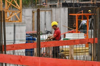 Baustelle: Die EU-Kommission hat die Wachstumsprognose für Deutschland leicht nach unten korrigiert.