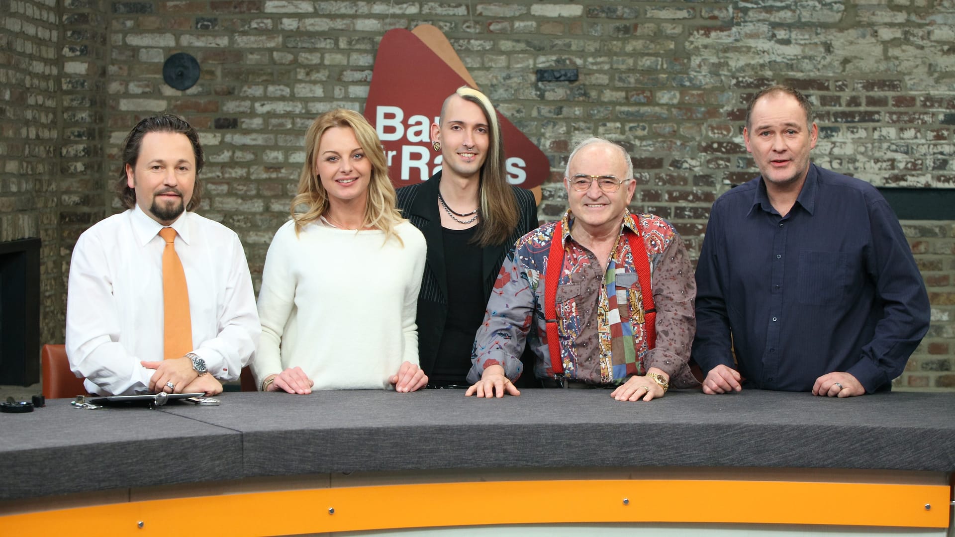 Die Händler von "Bares für Rares": Wolfgang Pauritsch, Susanne Steiger, Fabian Kahl, Ludwig Hofmaier und Walter Lehnertz.