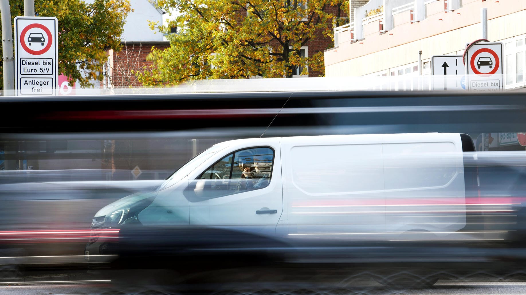 Fahrverbotsschild für Dieselfahrzeuge in Hamburg: Auch in Köln und Bonn verhängte ein Gericht jetzt Fahrverbote.