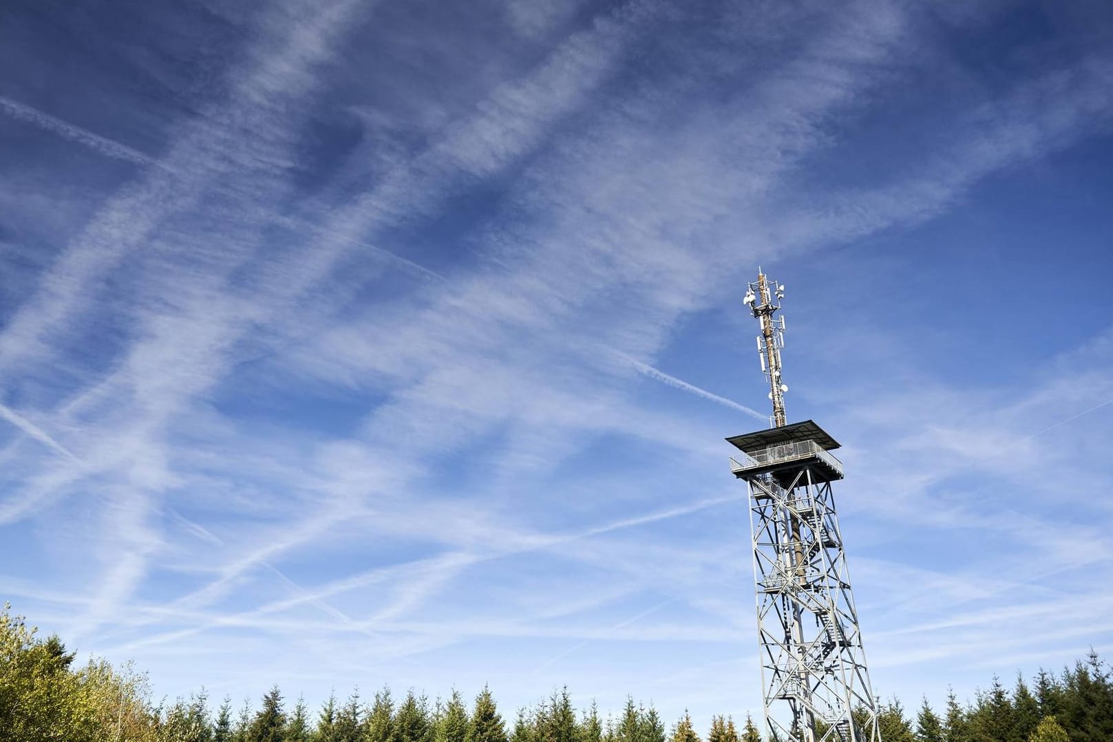 Mobilfunk- und Wetterstation: Nach Kritik an den Vergaberegeln für das 5G-Netz, bessern Bundesregierung und Bundesnetzagentur nach.