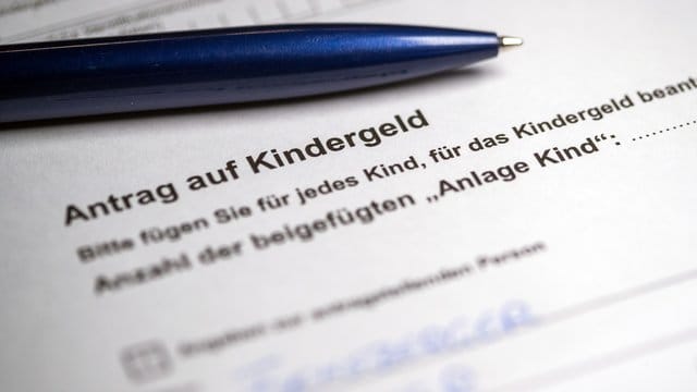 Das Kindergeld steigt von Juli 2019 an um monatlich zehn Euro.