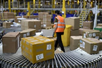Amazon-Logistikzentrum: In Deutschlande haften in Zukunft grundsätzlich die Plattform-Betreiber für Verkäufer, die keine Umsatzsteuer zahlen.