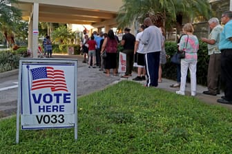 Wahllokal in Florida: In dem Bundesstaat kommt es immer wieder zu extrem knappen Ergebnissen zwischen Republikanern und Demokraten.