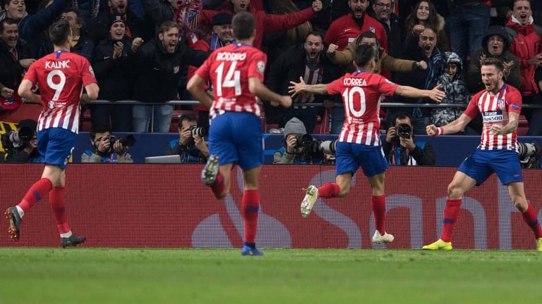 Jubel mit den Fans: Die Spieler von Atlético beim 1:0 gegen den BVB.