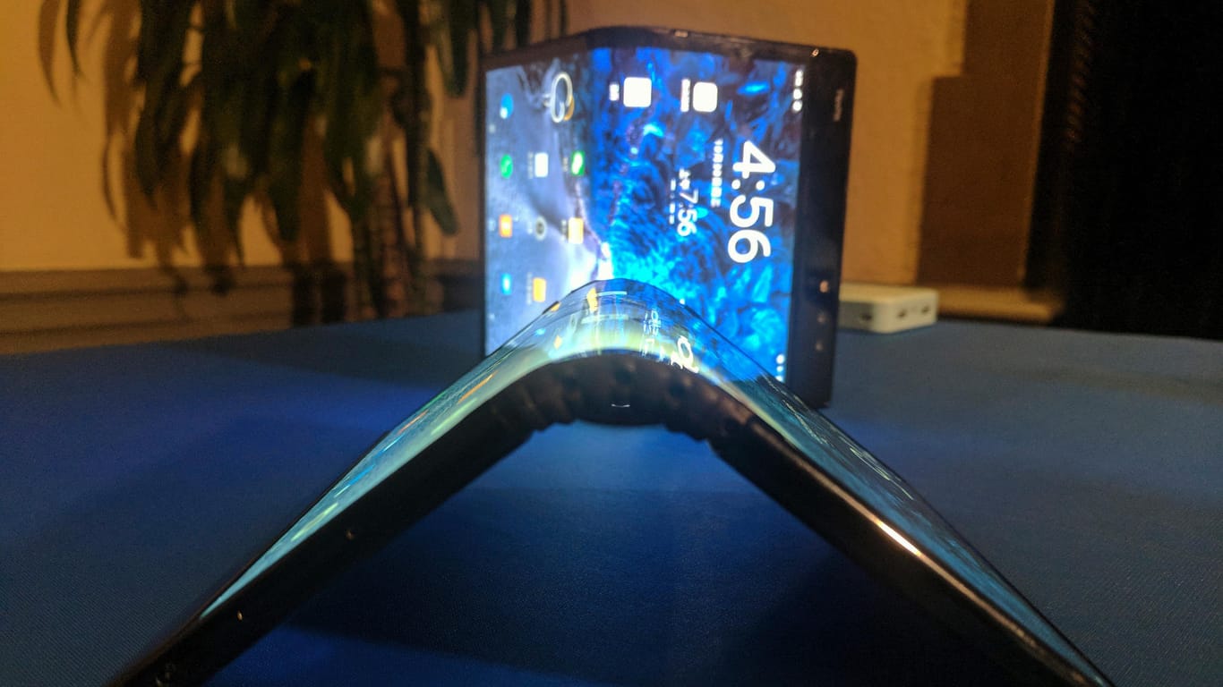 FlexPai-Smartphones des chinesischen Herstellers Royole. Jetzt hat auch Samsung ein Gerät mit klappbarem Display angekündigt.