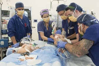 Nach der Operation: Das Ärzteteam des Royal Children's Hospital in Melbourne.