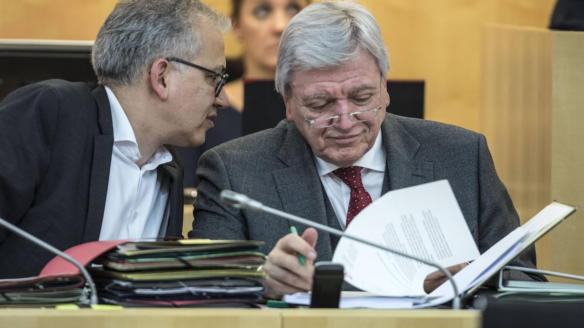 Bouffier und Al-Wazir: Die Koaltionsverhandlungen haben sie vorerst ausgesetzt.