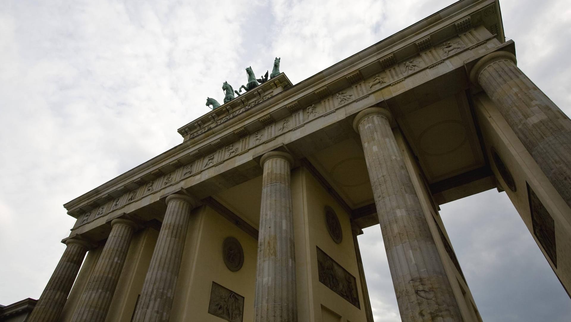 Das Brandenburger Tor in Berlin: Einer der Orte, an denen sich im 20. Jahrhundert deutsche Geschichte abspielte.