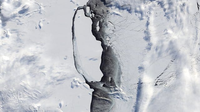 Der Eisberg A68 löst sich vom Larsen-C-Schelfeis.