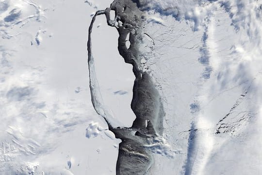 Der Eisberg A68 löst sich vom Larsen-C-Schelfeis.