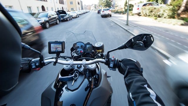 Die Protektoren in Motorrad-Schutzkleidung sollten regelmäßig ausgewechselt werden.