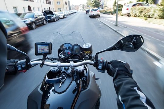 Die Protektoren in Motorrad-Schutzkleidung sollten regelmäßig ausgewechselt werden.