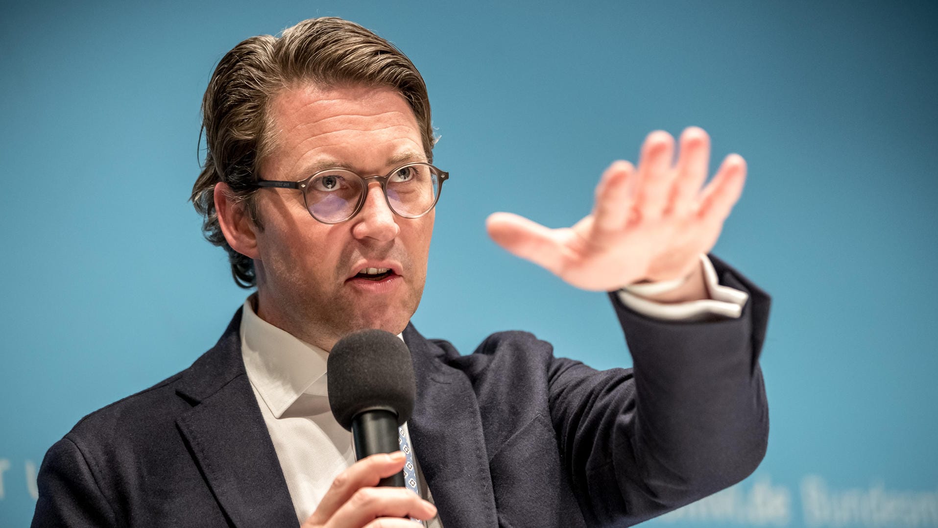 Berlin: Verkehersminister Andreas Scheuer stellt die Ergebnisse seines Diesel-Gipfels mit Vertretern von Automobilkonzernen vor. Berlin: Verkehersminister Andreas Scheuer stellt die Ergebnisse seines Diesel-Gipfels mit Vertretern von Automobilkonzernen vor.