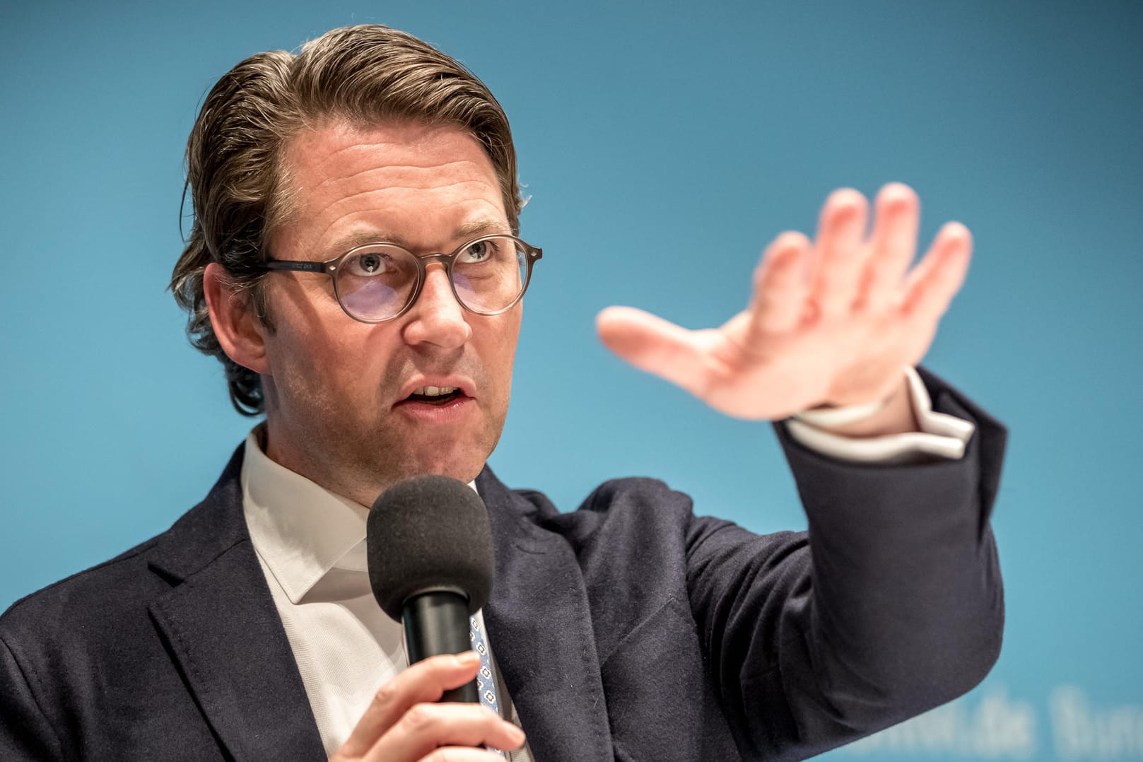 Berlin: Verkehersminister Andreas Scheuer stellt die Ergebnisse seines Diesel-Gipfels mit Vertretern von Automobilkonzernen vor.