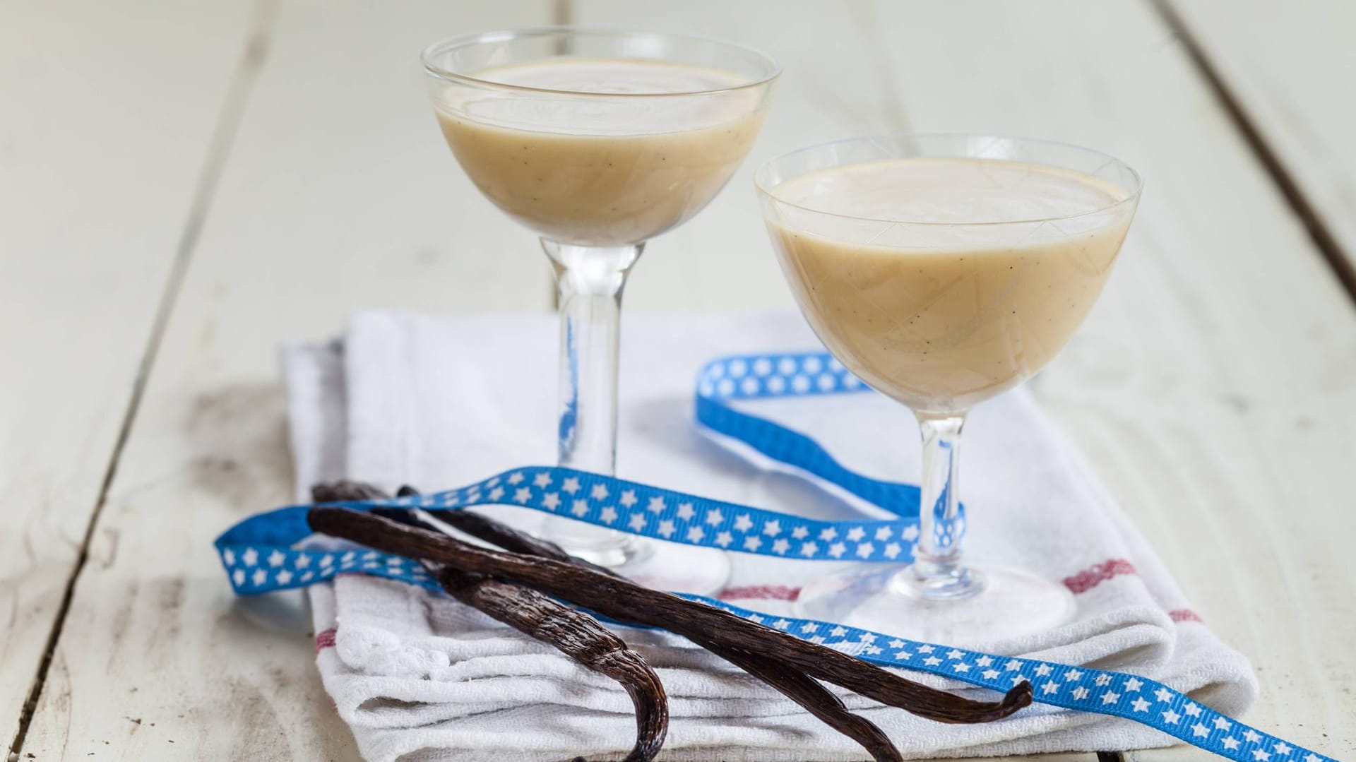 Eierlikör mit Vanille: Auch mit Cashewkernen lässt sich das Getränk herstellen.