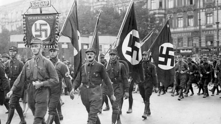 SA-Abteilung in Berlin: Historiker Jörn Leonhard hält das Ende Weimarer Republik 1933 keineswegs im Jahr 1918 begründet.