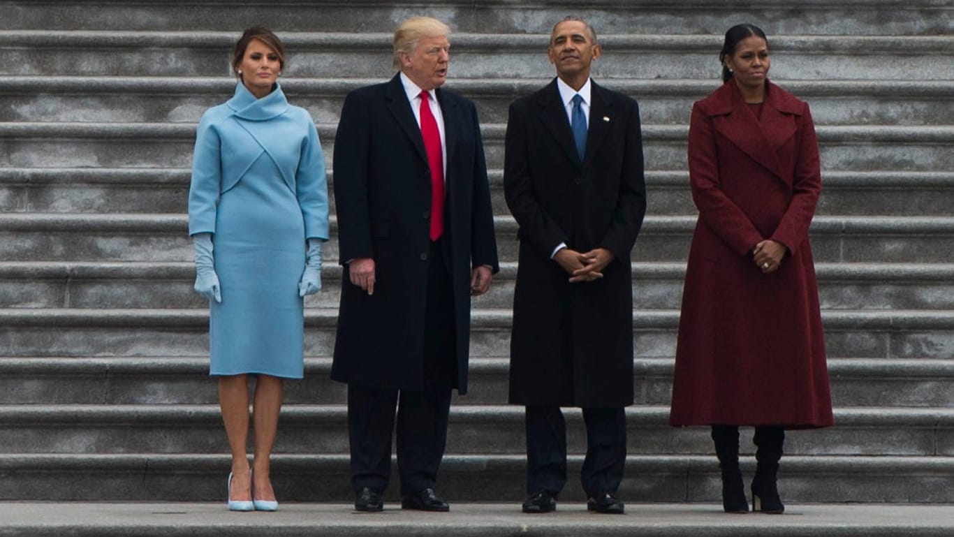 Barack und Michelle Obama und Donald und Melania Trump bei der Amtseinführung Trumps: Michelle Obama schreibt in ihrer Biografie, dass sie an dem Tag schockiert war, an dem Trump Präsident wurde.