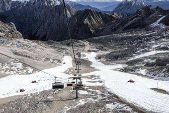 Aktuelle Schneelage im Zugspitzgebiet: Die Seilbahn soll noch in diesem Jahr wieder in Betrieb genommen werden.