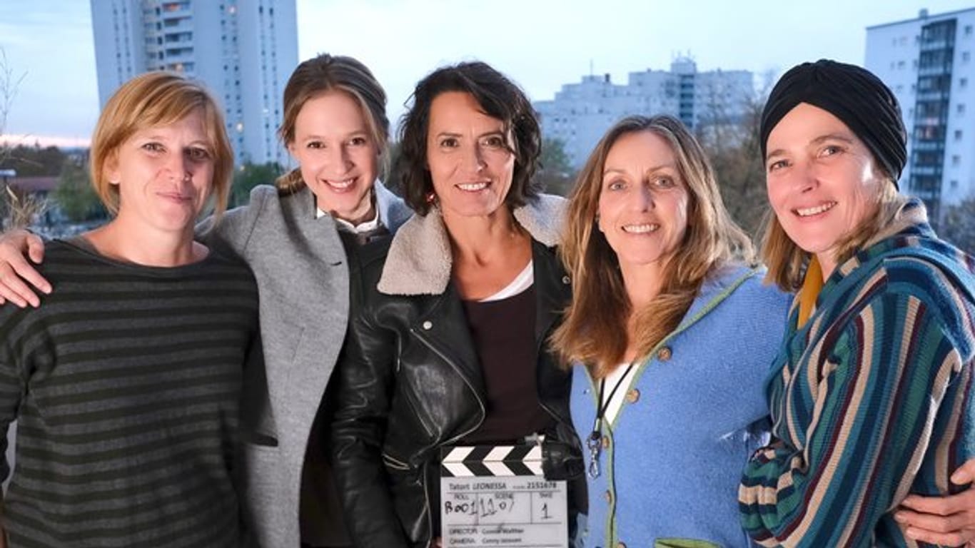 Kamerafrau Cornelia Janssen (l-r), Lisa Bitter, Ulrike Folkerts, Regisseurin Connie Walther und Karoline Eichhorn.