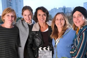 Kamerafrau Cornelia Janssen (l-r), Lisa Bitter, Ulrike Folkerts, Regisseurin Connie Walther und Karoline Eichhorn.