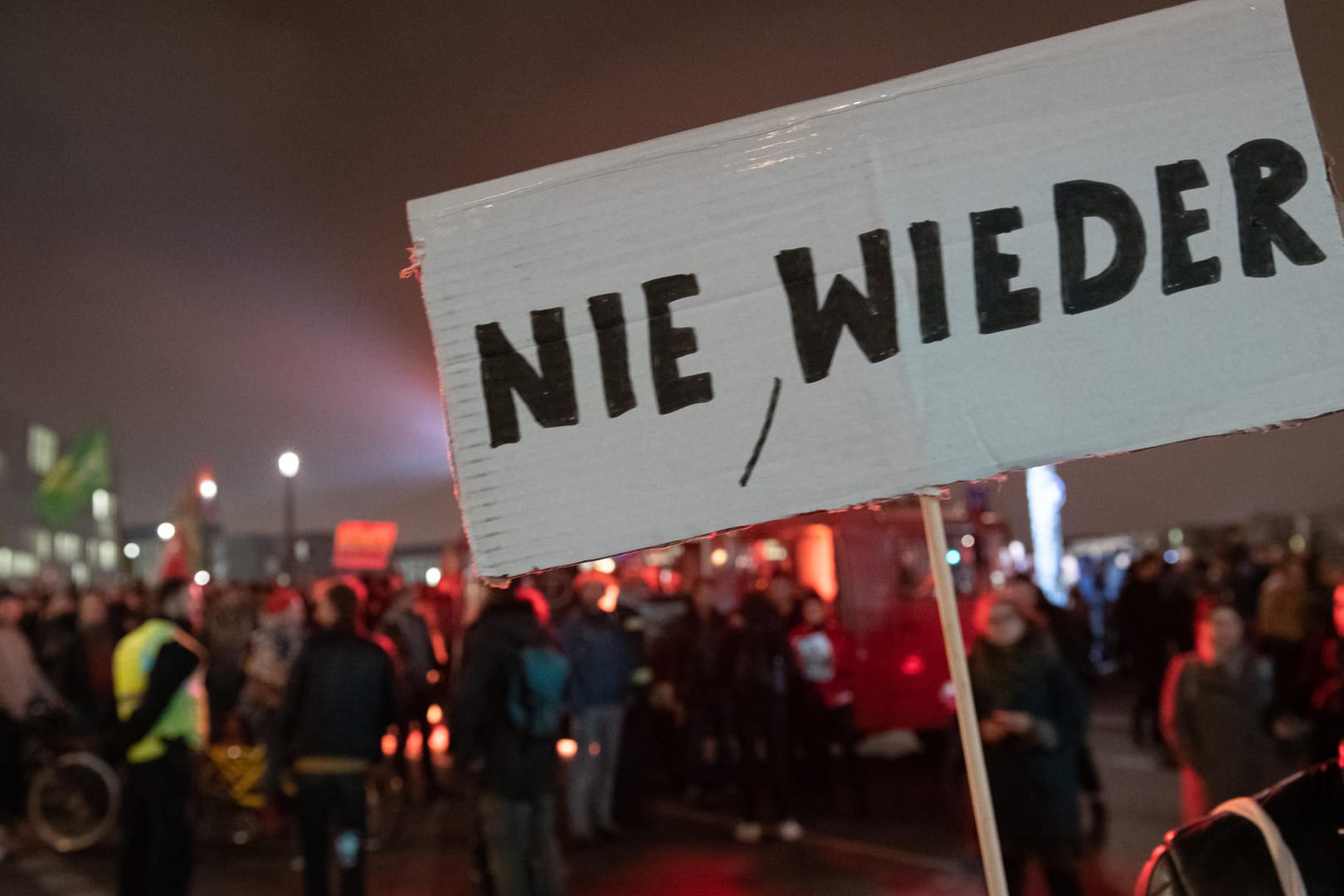 Demonstranten in Berlin: Tausende protestierten gegen die rechte Kundgebung.