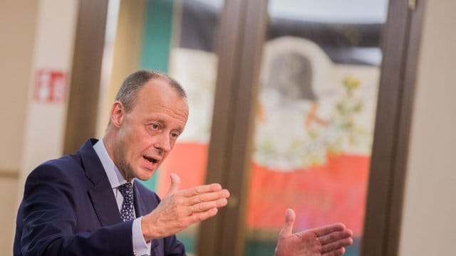 Friedrich Merz, Kandidat für den CDU-Bundesvorsitz, spricht im sauerländischen Arnsberg. Friedrich Merz, Kandidat für den CDU-Bundesvorsitz, spricht im sauerländischen Arnsberg.