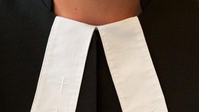 Nach einem Medienbericht werden der evangelischen und katholischen Kirche bis zum Jahr 2030 rund 14 000 Pfarrer fehlen. Nach einem Medienbericht werden der evangelischen und katholischen Kirche bis zum Jahr 2030 rund 14 000 Pfarrer fehlen.