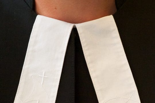 Nach einem Medienbericht werden der evangelischen und katholischen Kirche bis zum Jahr 2030 rund 14 000 Pfarrer fehlen.