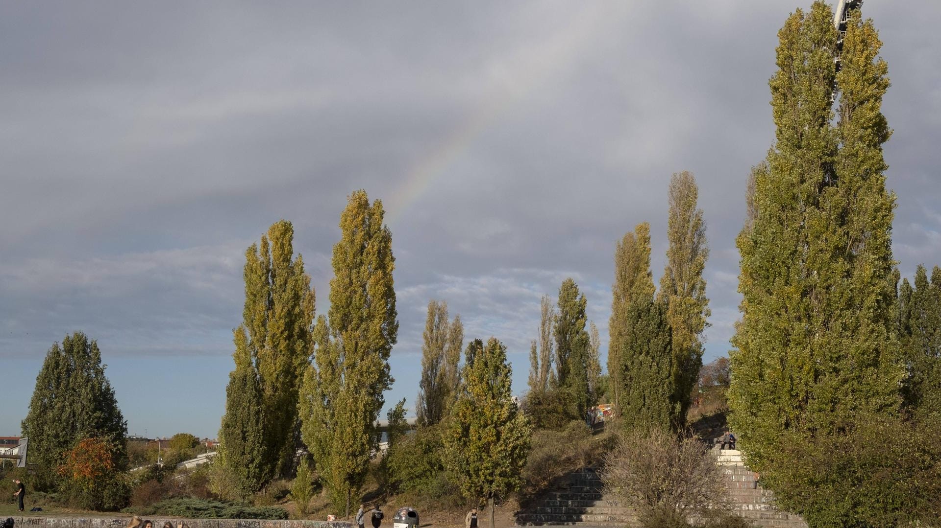 Der Berliner Mauerpark: Rund 100 Personen haben sich hier gegenseitig angegriffen. (Archivbild) Der Berliner Mauerpark: Rund 100 Personen haben sich hier gegenseitig angegriffen. (Archivbild)