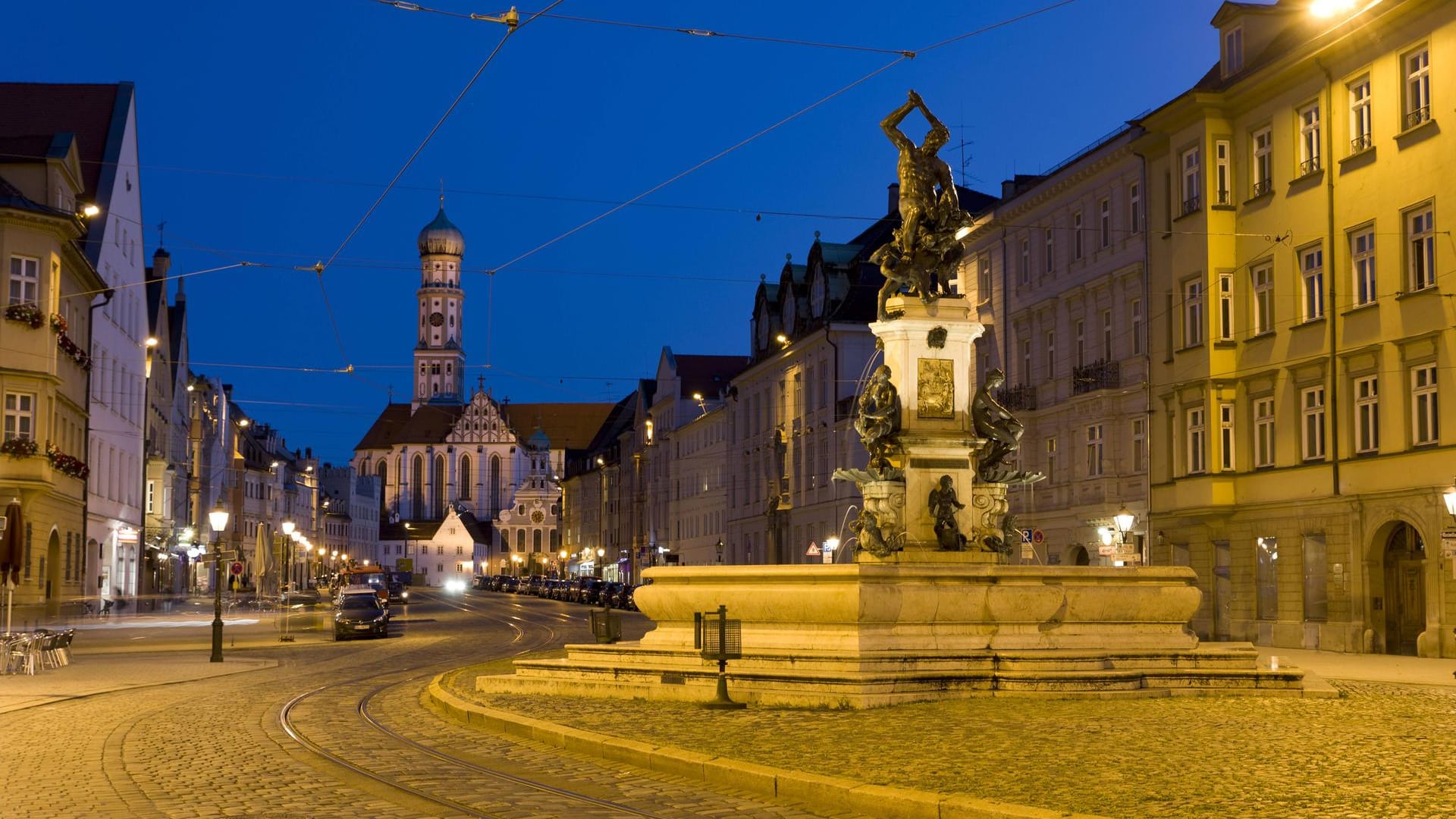 Augsburg: Ein Wohnhaus musste wegen Einsturzgefahr evakuiert werden. (Archivbild)