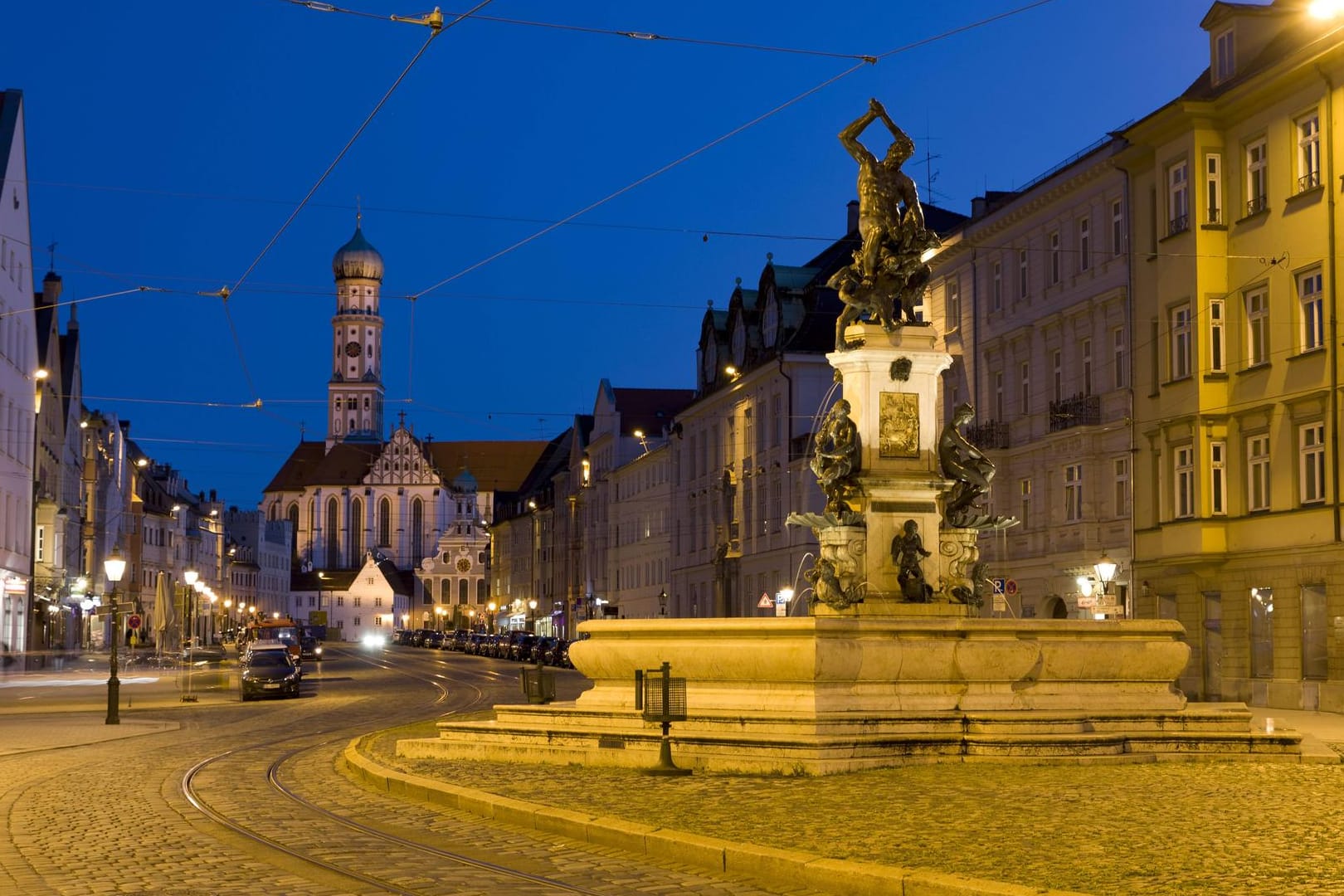 Augsburg: Ein Wohnhaus musste wegen Einsturzgefahr evakuiert werden. (Archivbild)