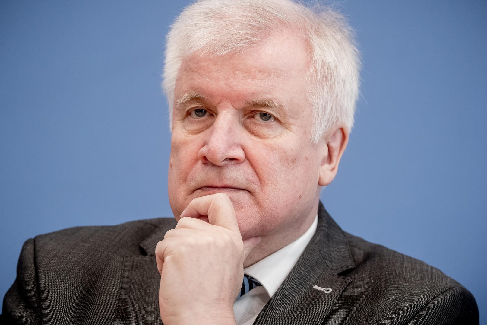 Horst Seehofer: Um den CSU-Chef und Bundesinnenminister wird es politisch einsam.