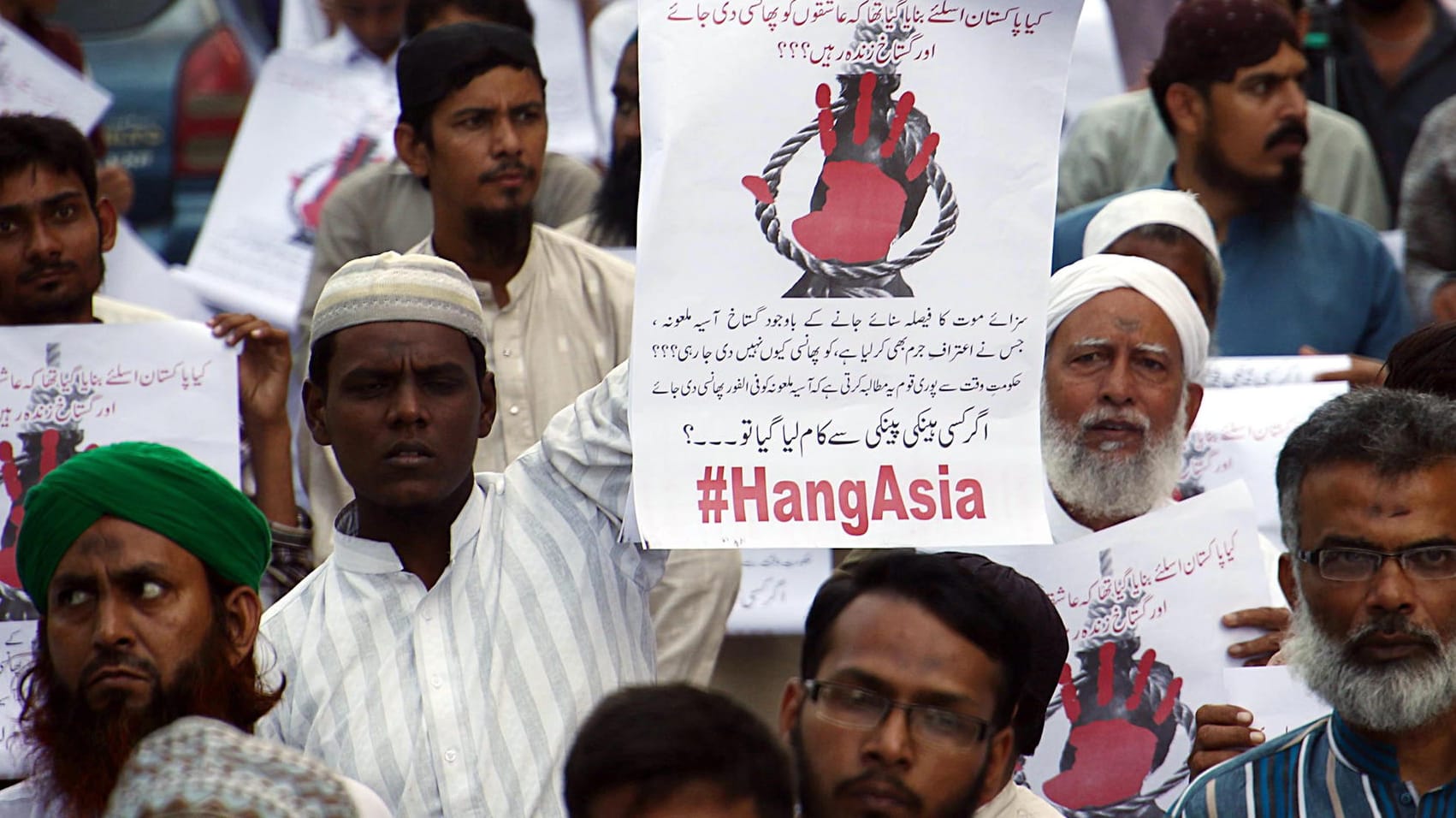 Unterstützer der Gruppe Tehrik Labaik Ya RasoolAllah nehmen an einem Protest gegen Asia Bibi teil (Archivbild): Eine Woche nach dem Freispruch vom Vorwurf der Gotteslästerung ist die Christin Asia Bibi auf freien Fuß gesetzt worden.