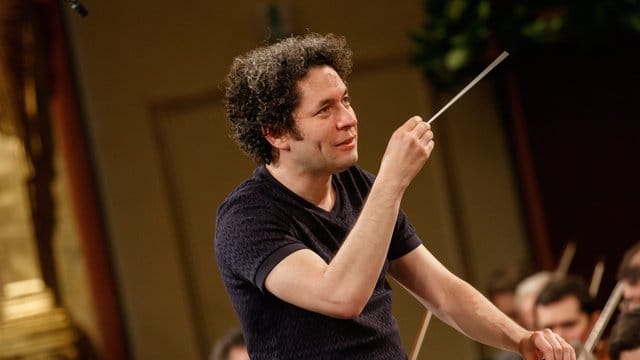 Dirigent Gustavo Dudamel tourt mit den Berliner Philharmonikern durch Asien. Dirigent Gustavo Dudamel tourt mit den Berliner Philharmonikern durch Asien.