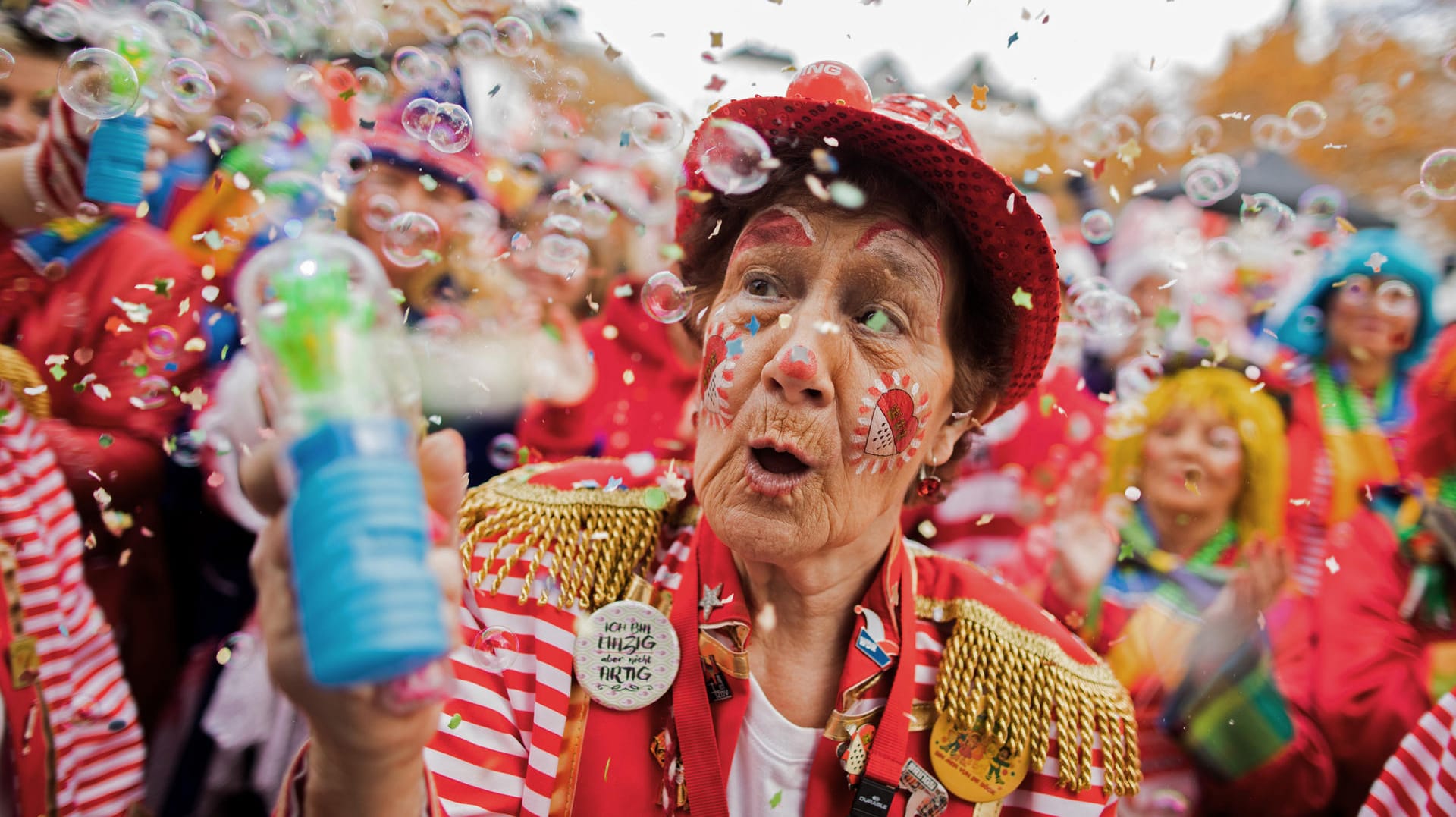Jecken feiern auf dem Heumarkt den Auftakt der fünften Jahreszeit: Ob Karneval, Fastnacht oder Fasching – in vielen Regionen Deutschlands beginnt am 11.11. wieder die närrische Zeit. Jecken feiern auf dem Heumarkt den Auftakt der fünften Jahreszeit: Ob Karneval, Fastnacht oder Fasching – in vielen Regionen Deutschlands beginnt am 11.11. wieder die närrische Zeit.