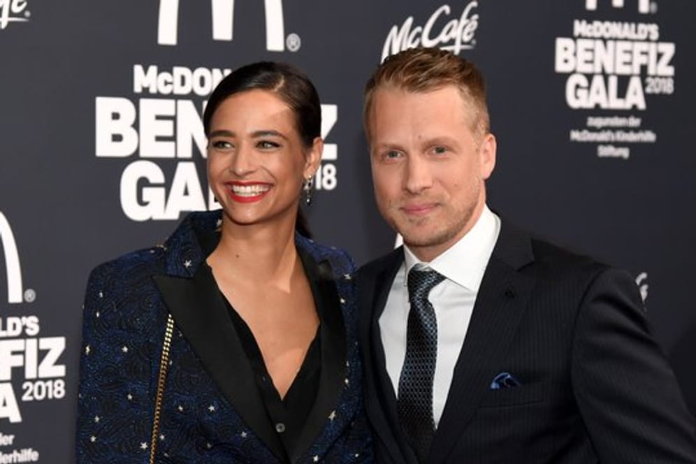 Oliver Pocher kam mit Model Amira Aly zur Benefiz-Gala in München.