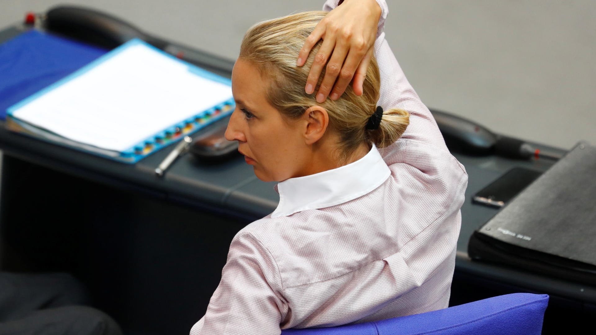 AfD-Fraktionsvorsitzende Alice Weidel: Eine mutmaßlich illegale Großspende aus der Schweiz bringt sie in Schwiereigkeiten.