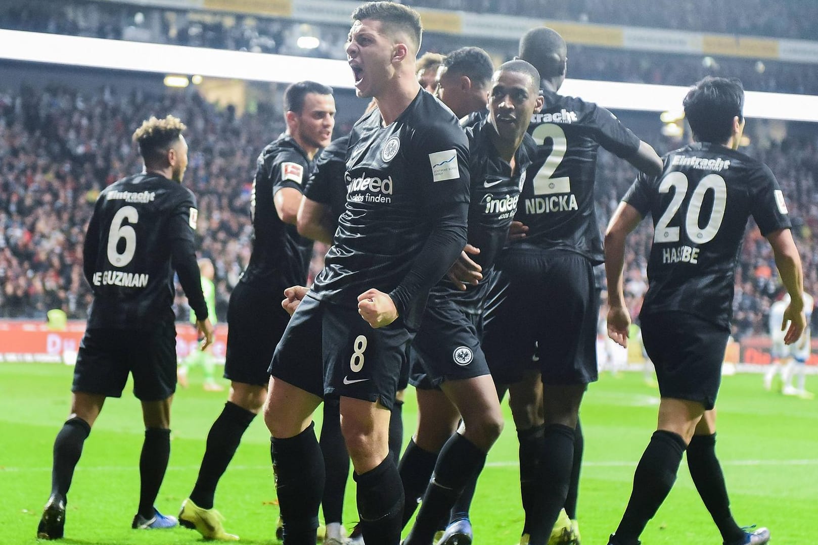 Jubel bei den Frankfurtern um Torschütze Luka Jovic.