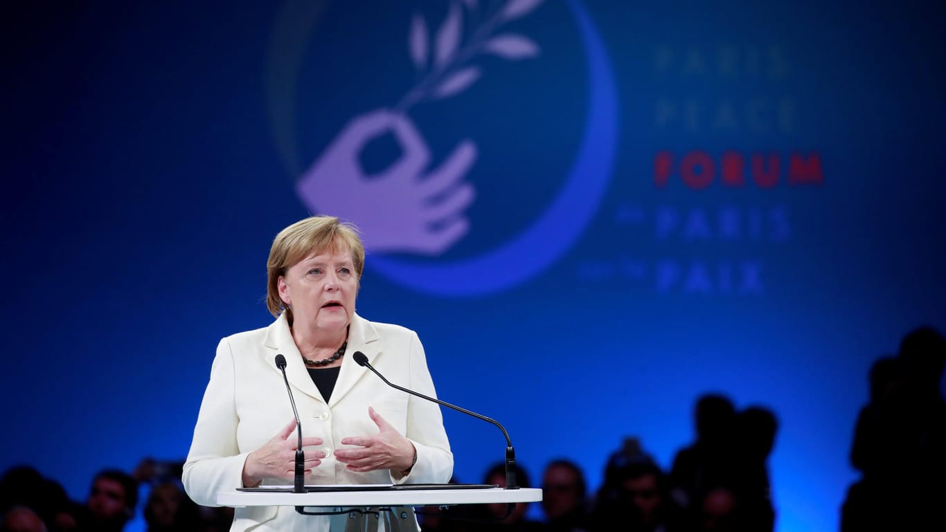 Angela Merkel: Die Kanzlerin warnte in ihrer Rede in Paris vor dem Wiedererstarken des Nationalismus.