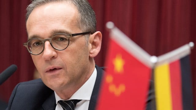 Maas stellt klar: "Mit Umerziehungslagern können wir uns nicht abfinden. Maas stellt klar: "Mit Umerziehungslagern können wir uns nicht abfinden.