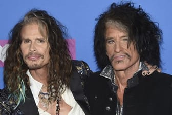 Steven Tyler (l) und Joe Perry von Aerosmith bei den MTV Video Music Awards 2018.