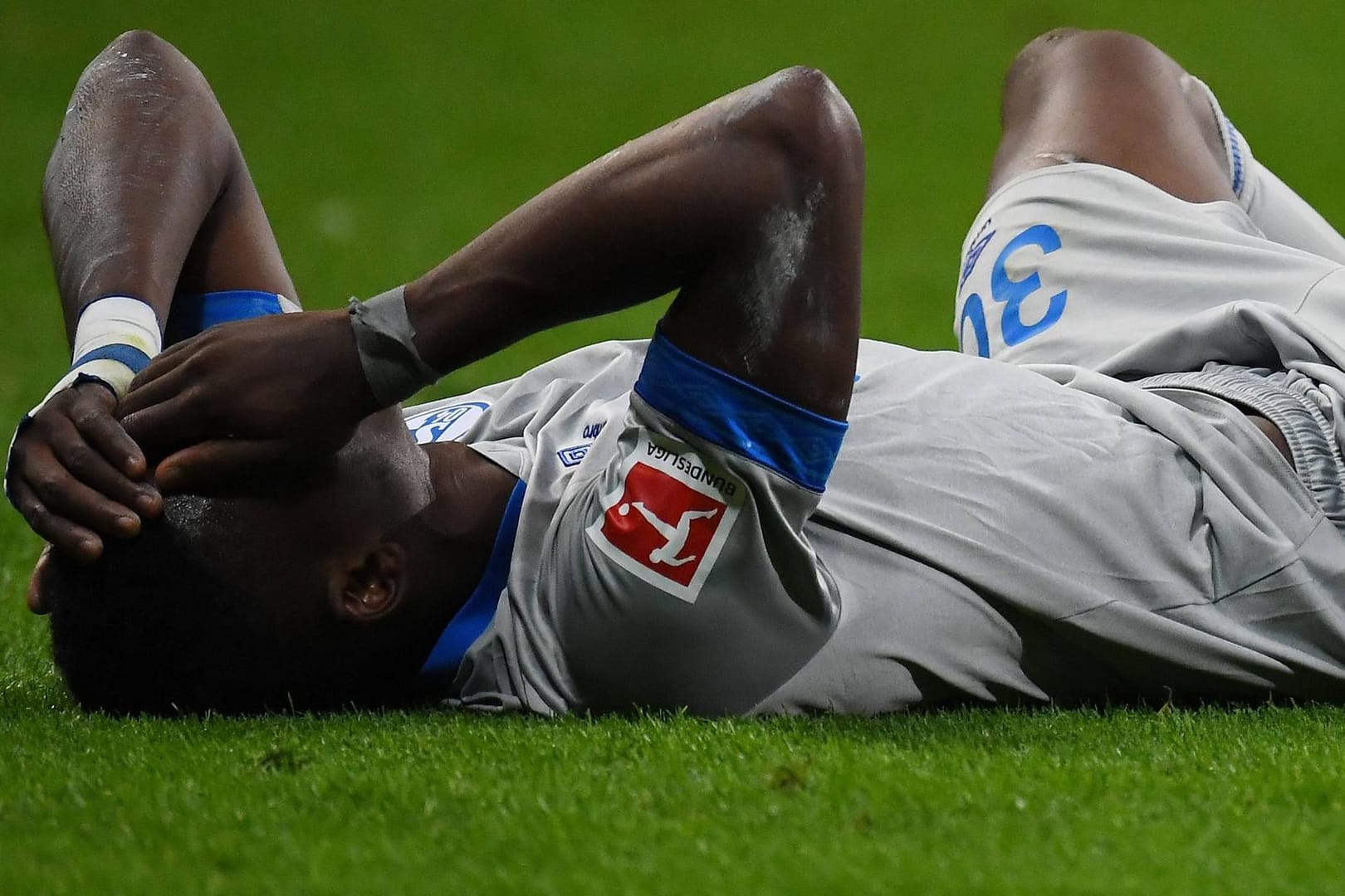 Schon wieder verletzt: Breel Embolo wird in diesem Jahr wohl kein Pflichtspiel mehr für Schalke machen.