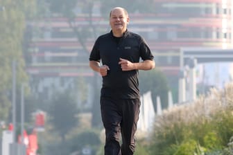 Olaf Scholz joggt: Hamburgs Erster Bürgermeister sagt seine Frau habe ihn zum Laufen überredet.
