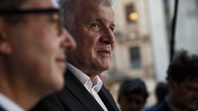 Horst Seehofer (r) Anfang Juli zusammen mit Alexander Dobrindt in Berlin. Horst Seehofer (r) Anfang Juli zusammen mit Alexander Dobrindt in Berlin.