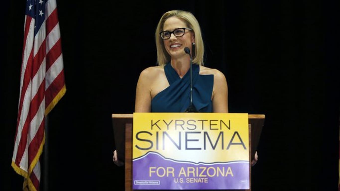 Fast eine Woche nach den Kongresswahlen in den USA haben die Demokraten das Rennen um den Senatssitz im Bundesstaat Arizona gegen die Republikaner gewonnen.