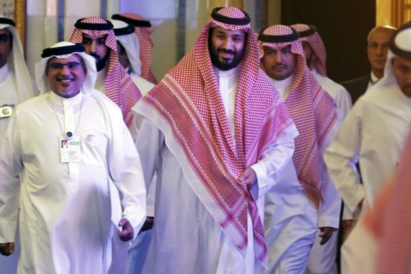 Der in der Khashoggi-Affäre unter Druck geratene saudische Kronprinz Mohammed bin Salman hat den gewaltsamen Tod des Journalisten als "abscheulichen Vorfall" bezeichnet.