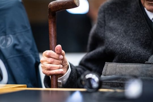 Dritter Prozesstag im Landgericht Münster gegen den ehemaligen SS-Wachmann im Konzentrationslager Stutthof: Dem 94 Jahre alten Mann aus dem Kreis Borken wirft die Staatsanwaltschaft hundertfache Beihilfe zum Mord vor.